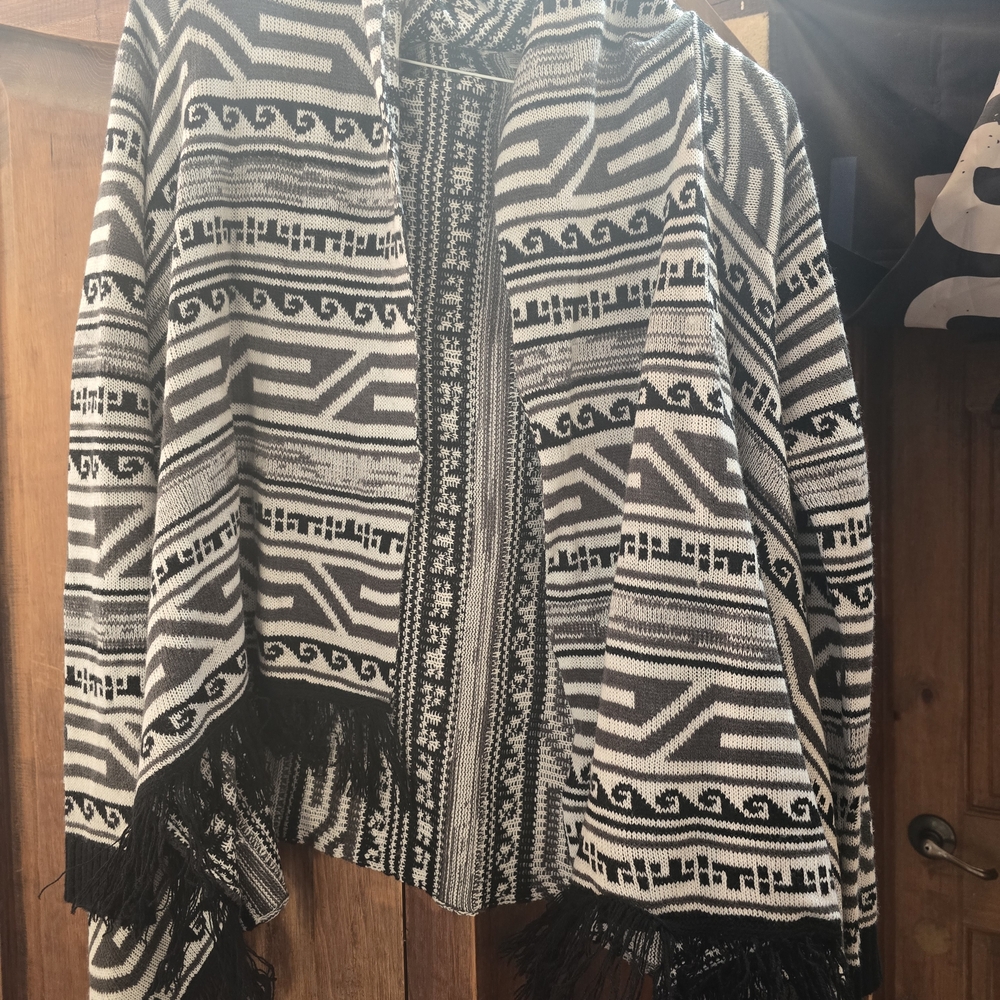 Arizona Jean Company Black and White Patterned Cardigan